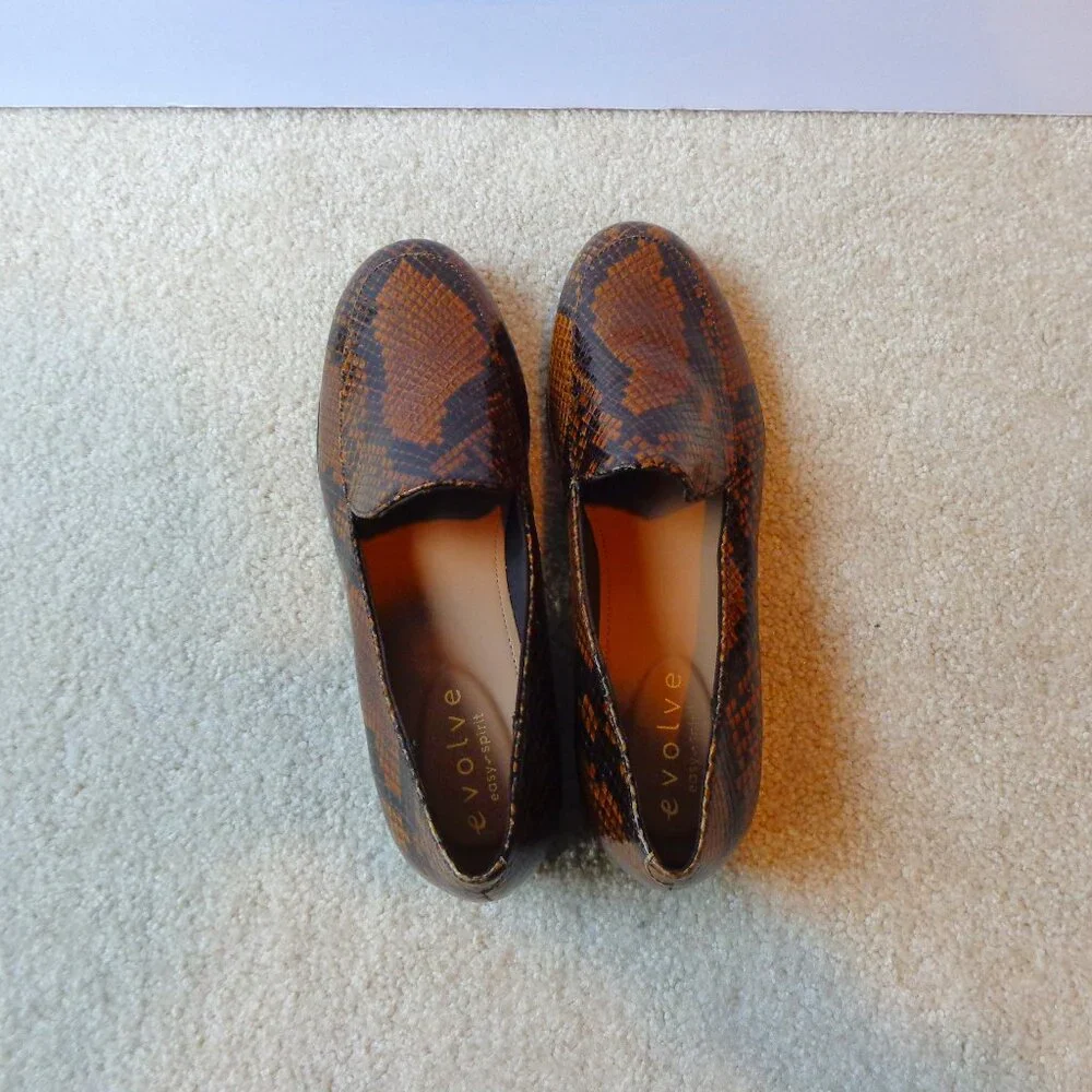 Easy‎ Spirit Evolve Women's Snake Print Flats Slip On Leather Shoes Size 6 EUC